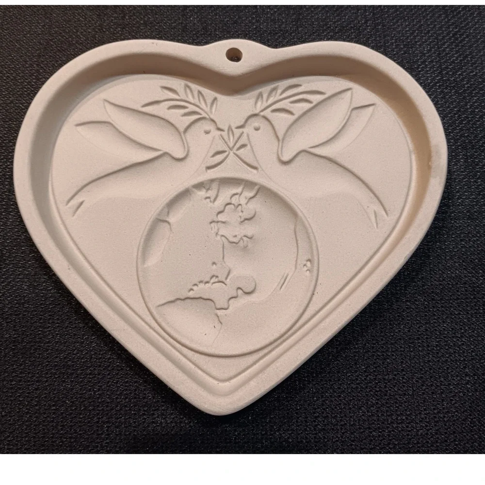 The Pampered Chef Peace On Earth Heart Stoneware Cookie Mold 2002 Made in USA 6